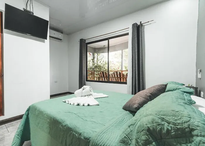 Hotel Hoja De Oro Corcovado