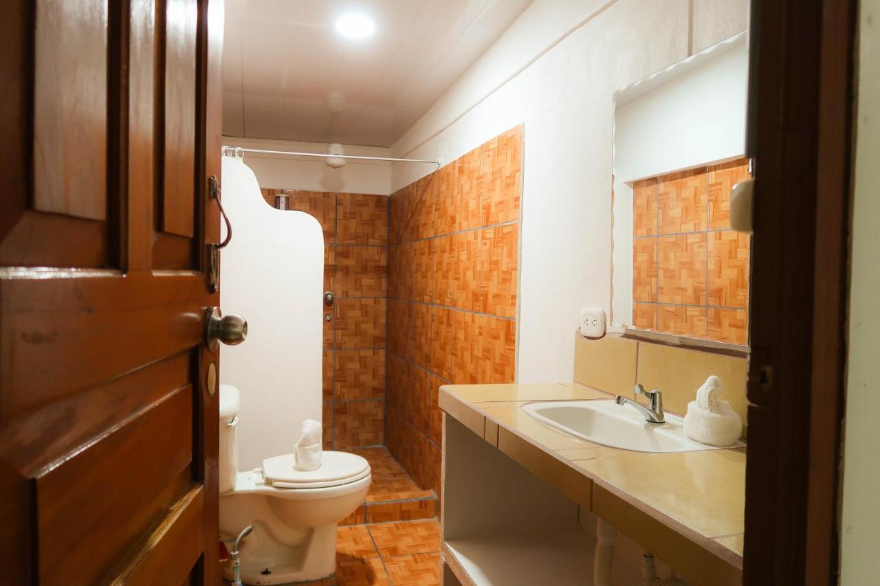 Hotel Hoja De Oro Corcovado 2*