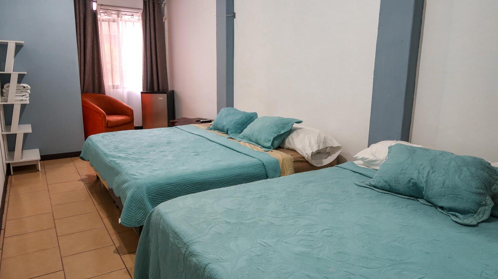 Hotel Hoja De Oro Corcovado 2*