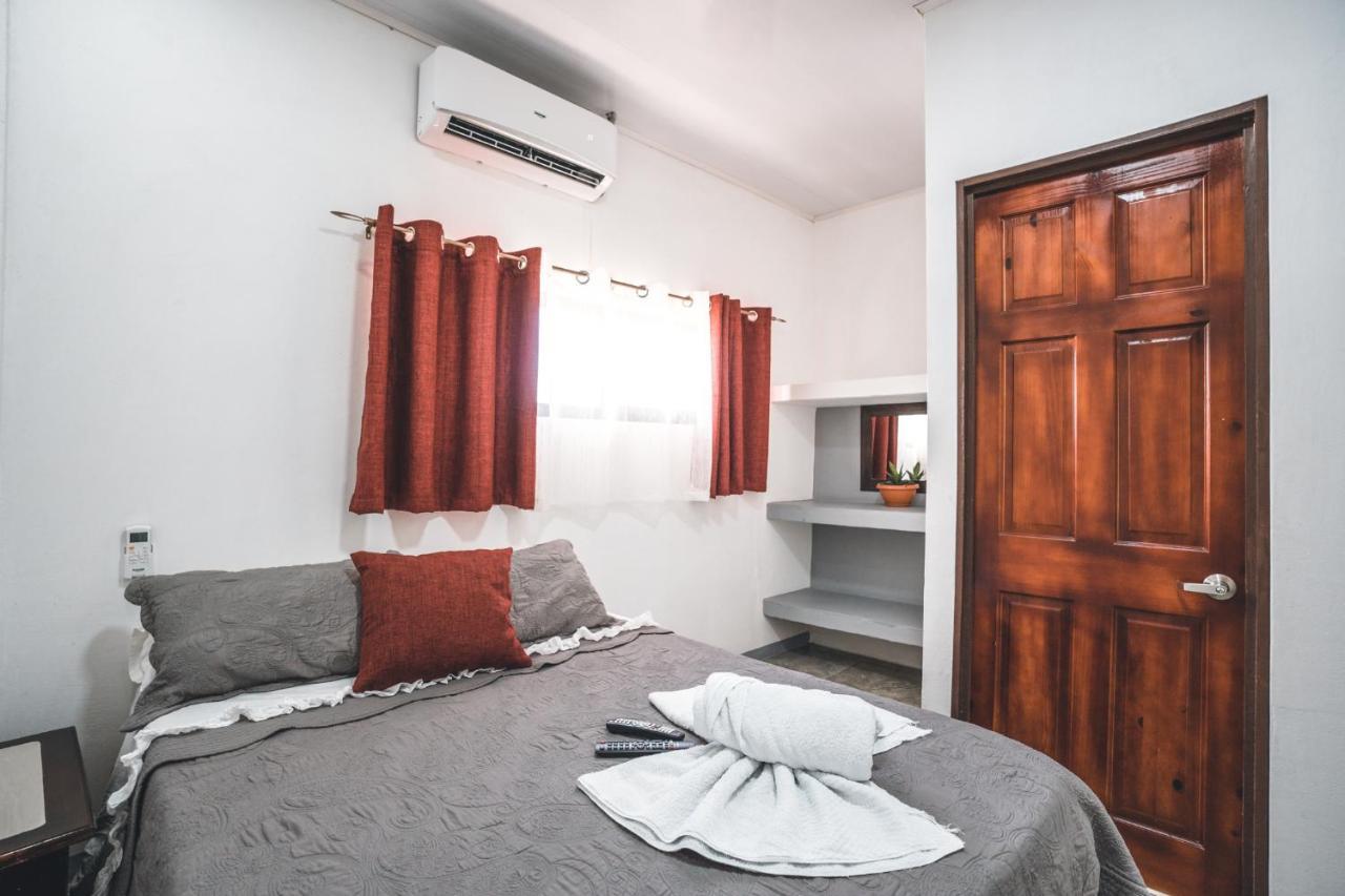Hotel Hoja De Oro Corcovado 2*